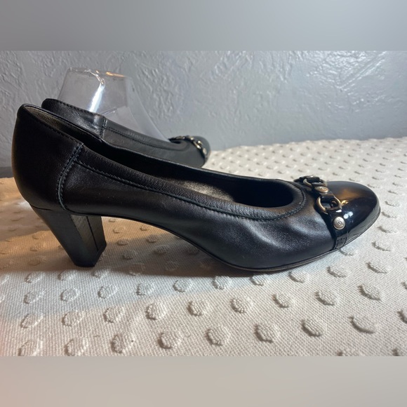 ATTILIO GIUSTI LEOMBRUNI Black Spectator Heel with Silver Toe Embellishments - Picture 1 of 16